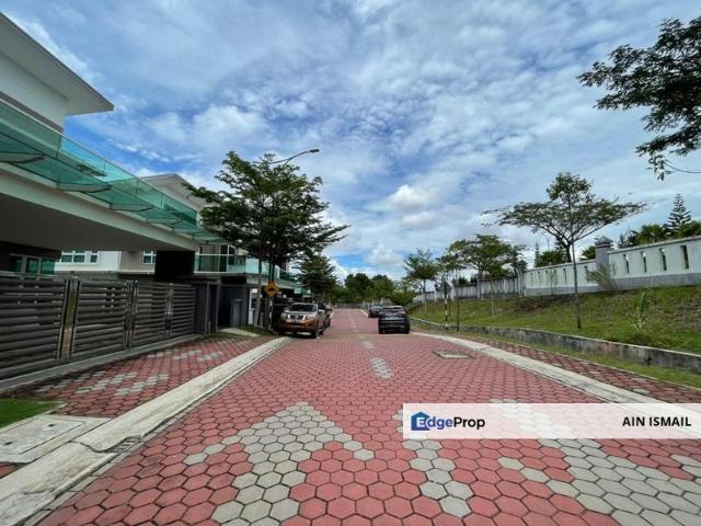 Mahkota Heights