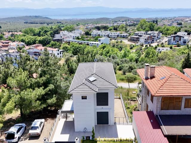 Mahmut İşler'den Gürede 285m2 Arsa Tam Müstakil 4+1 Lüks Vill
