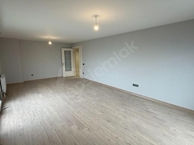 MAHMUTBEY 3+1 145m2 Balkonlu Satılık Daire