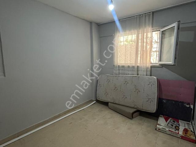 Mahmutbey Cuma Pazarı Yakını Kiralık Giriş Kat 2+1 70 M2