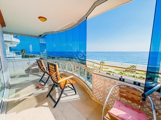 Mahmutlar Mah. Denize Sıfır Deniz Manzaralı 3+1 300m2 Daire!