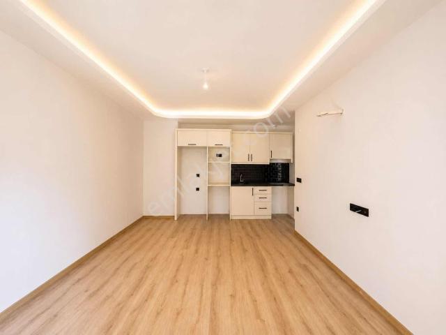 Mahmutlar Merkez'de Kiralık 1+1 Geniş Daire