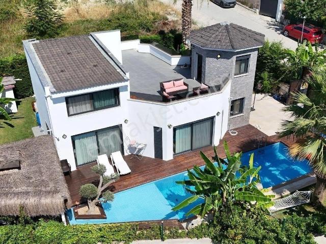 Mahremiyet Arayanlara 5+1 Özel Havuzlu Deniz Manzaralı Villa