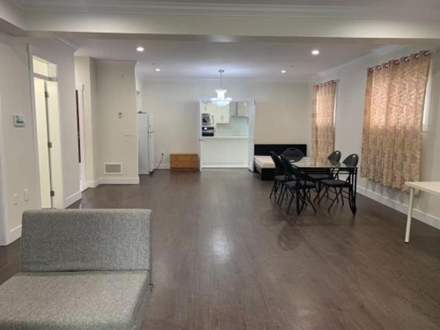 Main And Above 13766 North Bluff Road, Vancouver, BC, V4B 3B9 house for lease | Listing ID R3140 | Royal LePage