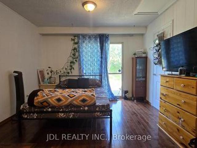 Main Bachelor 3769 Brandon Gate Drive, Mississauga, ON, L4T 3N1 house for lease | Listing ID W13565 | Royal LePage
