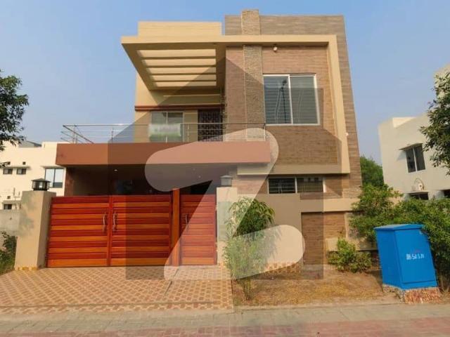 Main boulevard 8 marla house available for sale in phase one bahria orchard