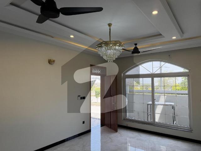 Main Boulevard 10 House For Sale Top City 1