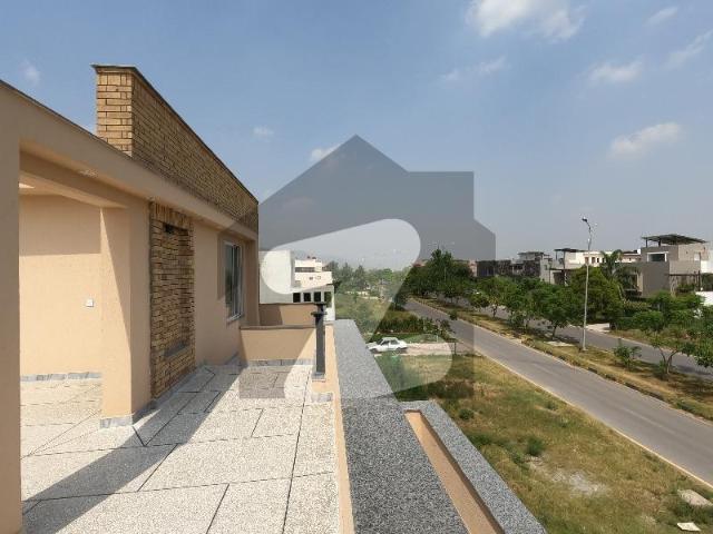 Main Double Road House Of 10 Marla Available For Sale In D 12/3