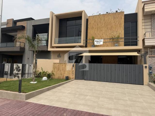 Main Double Road 10 Marla park face house @7.25 Cr at B blockB17 Islamabad