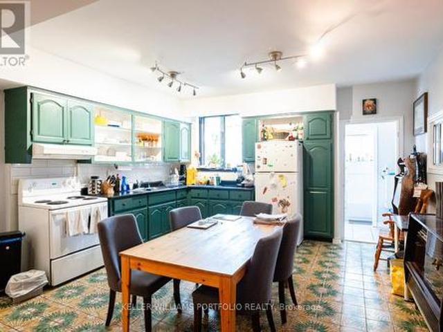 Main Fl 184 Franklin Avenue, Toronto, ON, M6P 3Y8 house for lease | Listing ID W13452 | Royal LePage