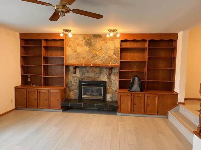 Main floor Spacious 3 Bedrooms in a very central & quiet location