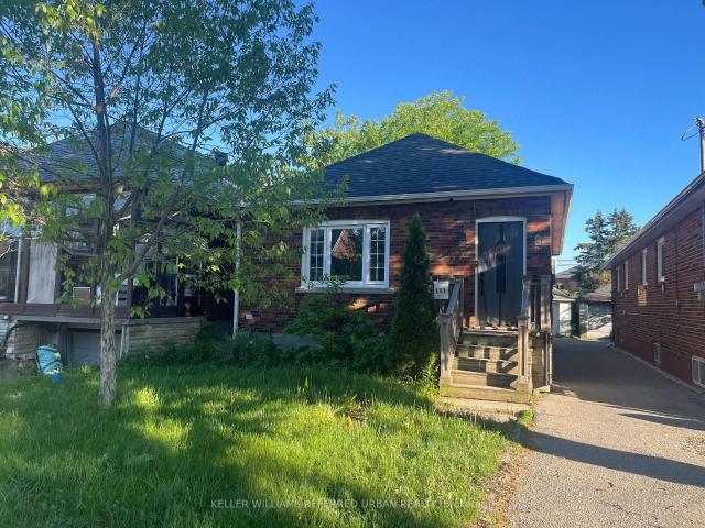 Main Floor 111 Clovelly Avenue in Toronto: Oakwood Village House for lease Toronto C03: MLS®# C13415674