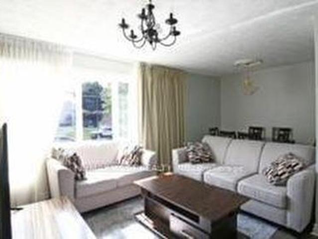 Main Floor 13 Webster Drive, Aurora, ON, L4G 2A4 house for lease | Listing ID N13540 | Royal LePage
