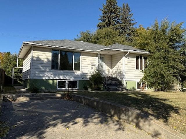 Main Floor 2 Bedroom Close To The University