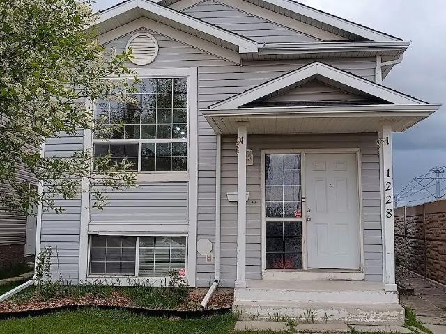 Main Floor – 2 Bedroom Suite in Martindale NE | Available August,1st