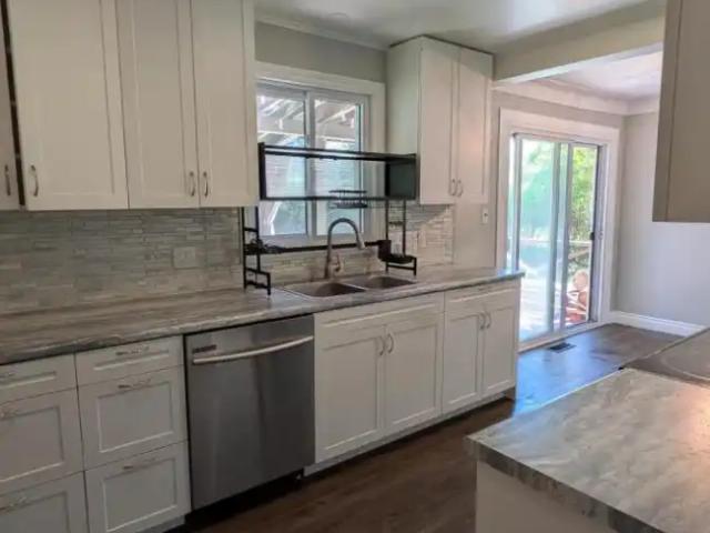 MAIN FLOOR 3204 SAINT PAUL AVENUE