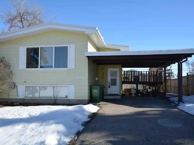 Main Floor 3 bedroom+ 1 bathroom in Southwood