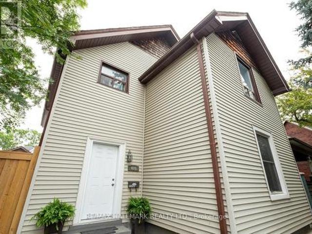 Main Floor 405 Kingston Road, Toronto, ON, M4L 1V1 house for lease | Listing ID E13555 | Royal LePage