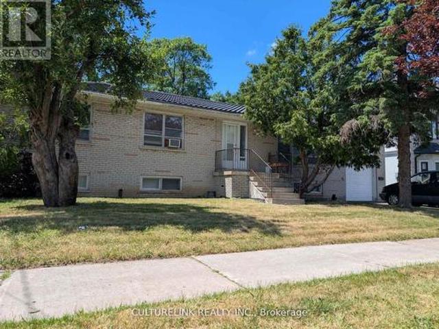Main Floor 998 Willowdale Avenue, Toronto, ON, M2M 3C7 house for lease | Listing ID C13084 | Royal LePage