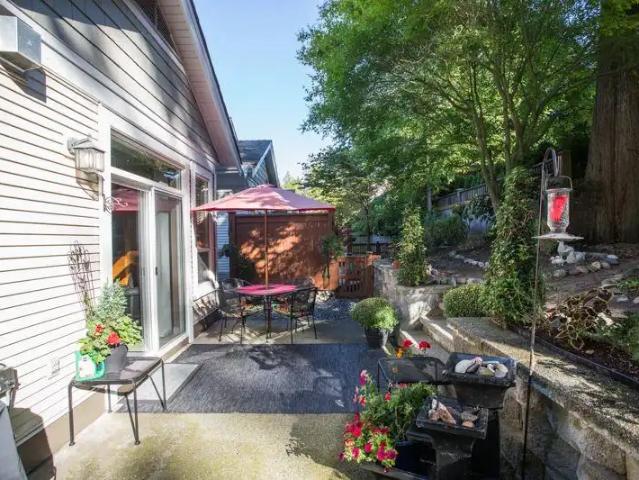 Main in The Crescent! Desirable TownHome!