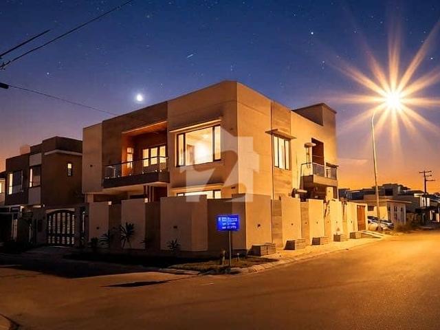 Main Khayaban E Roomi House For Sale 9,000 Square Feet Covered Area