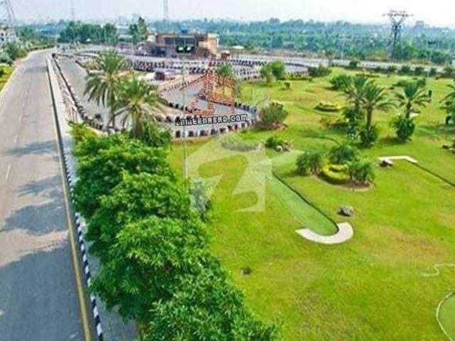 Main Lake Avenue Plot | 160 Feet Road | Solid Land | Gulberg Greens | Best Investment
