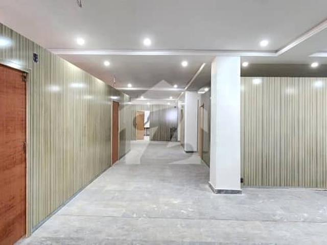 Main Park Road 15000sqft Building For Rent With Parking Lawn
