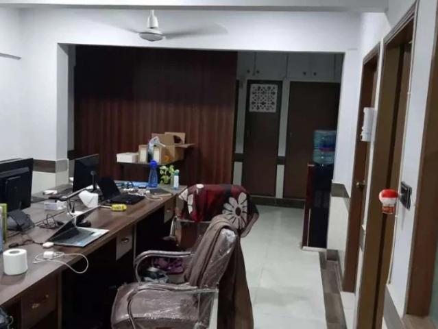 Main University road near student biryani. Karachi Gulshan E Iqbal Block 13 ID 36235
