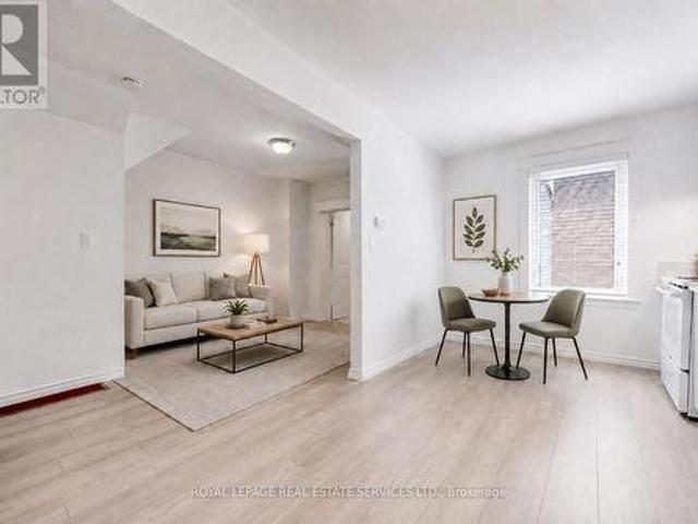 Main 119 Essex Street, Toronto, ON, M6G 1T4 house for lease | Listing ID W13592 | Royal LePage