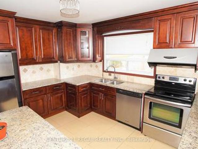 Main 32 Niantic Crescent, Toronto, ON, M3A 2H7 house for lease | Listing ID C13509 | Royal LePage