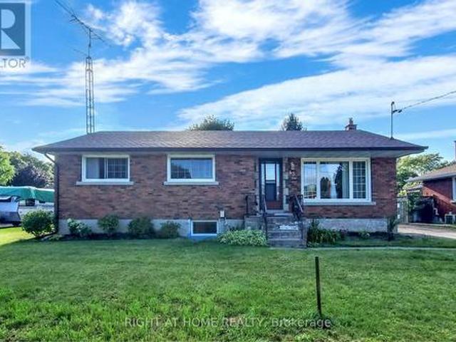 Main 43 White Street, St. Catharines, ON, L2N 1Z6 house for lease | Listing ID X13518 | Royal LePage