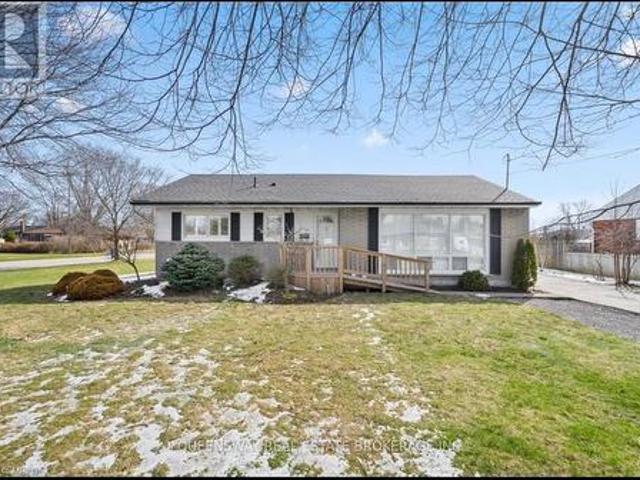 Main 538 Lloyd Avenue, Welland, ON, L3C 2Z5 house for lease | Listing ID X13222 | Royal LePage