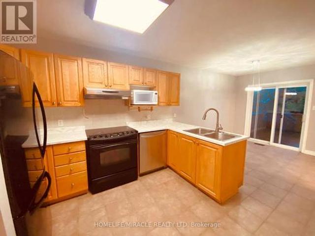 Main 668A Butternut Avenue, Waterloo, ON, N2V 2L1 house for lease | Listing ID X13514 | Royal LePage