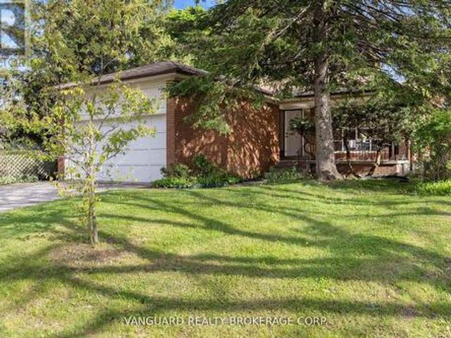 Main 73 Centre Avenue, Toronto, ON, M2M 2L5 house for lease | Listing ID C12754 | Royal LePage