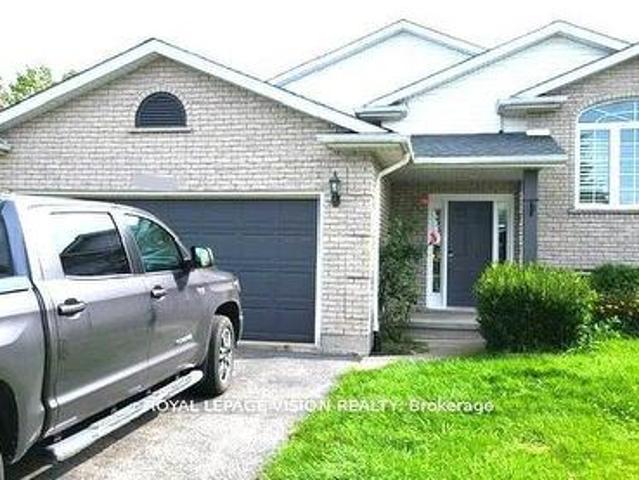 Main 8001 Woodsview Crescent, Niagara Falls, ON, L2H 3E9 house for lease | Listing ID X13507 | Royal LePage