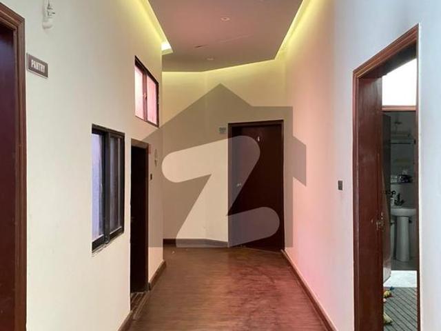 Maintained silent commercial bungalow for rent gulistan e jauhar block 3