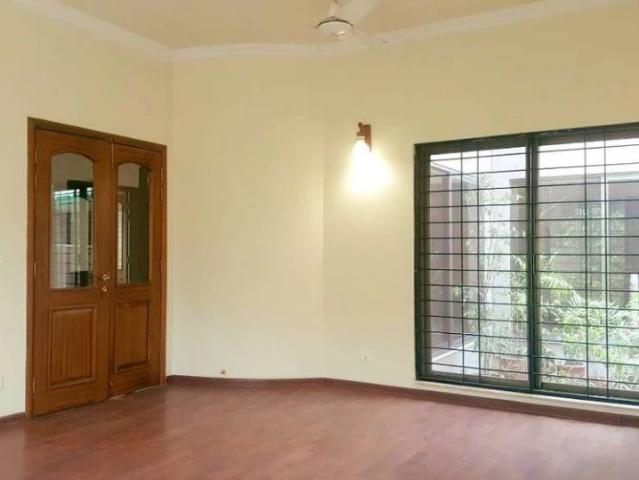 Maintained 300 Sqyd 7 Beds House In KDA Officers Society Karachi KDA Scheme 1 ID 68822