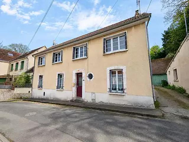 Maintenon 28130 Achat / Vente maison 6 pièces t6 au dernier étage cave