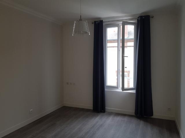 MAINTENON CENTRE VILLE 3 PIECES