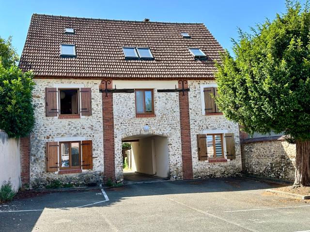 MAINTENON Appartement F4 rénové balcon jardinet et 2 parkings