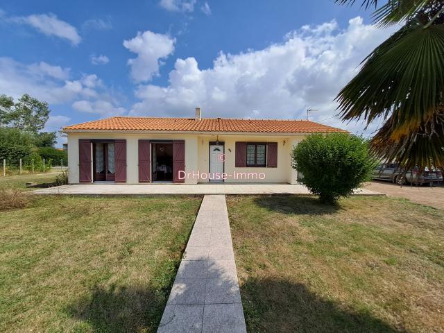 Maiosn de plain pied de 103 m2 avec dépendances sur 1991 M2 de terrain!