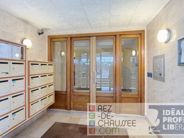 MAIRIE DE MONTREUIL BUREAUX POUR PROFESSION LIBERALE