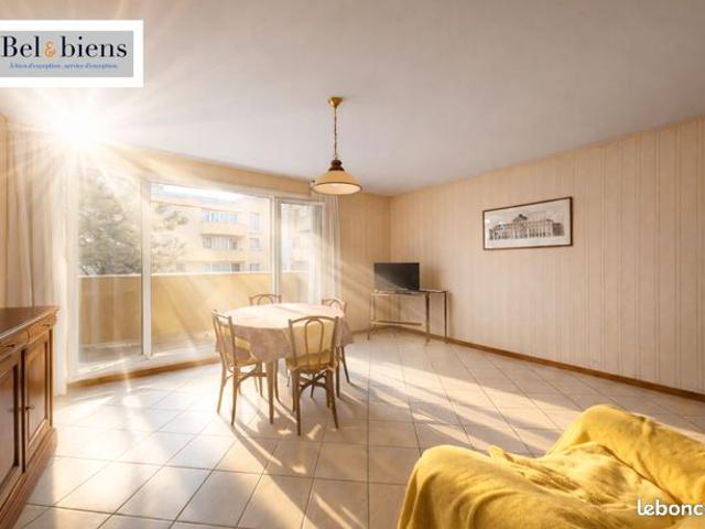 Mairie de Thiais – appartement T4 de 80,69 m², vue dégagée avec balcon