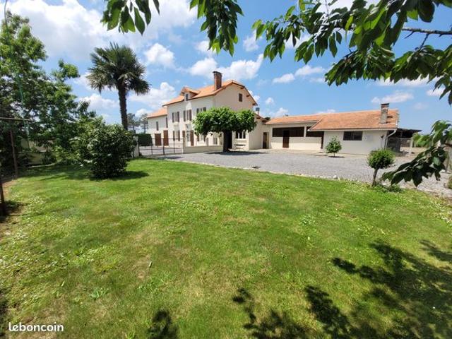Maison/5 Ch /dépendances de 500m²/sur terrain de 7380m² possibilité jusqu'à 9 Hectares