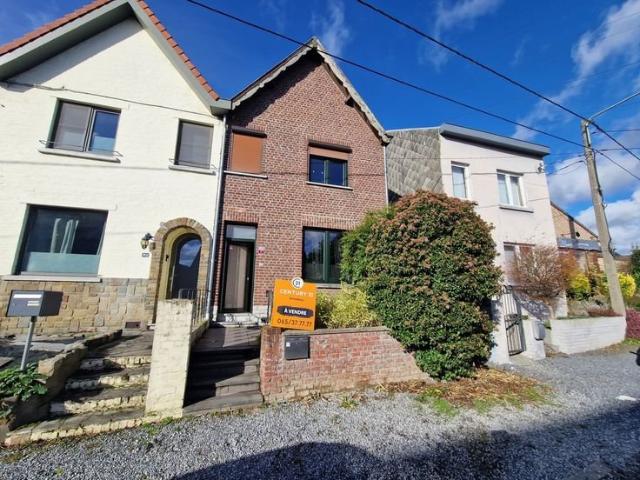 Maison 3 chambres à Hyon avec Jardin, Cave & Garage