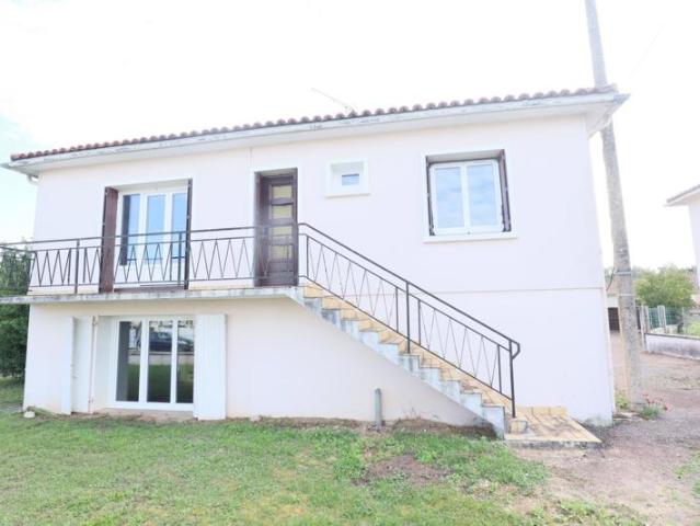 Maison 3 chambres avec atelier/garage sur terrain 940m2