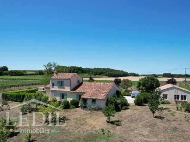 Maison 3 chambres avec piscine et jardin arboré