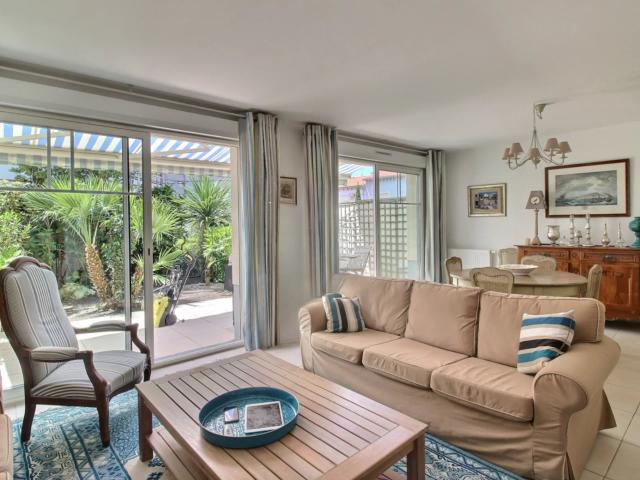 Emplacement de choix – Maison lumineuse de 3 chambres avec terrasse et box