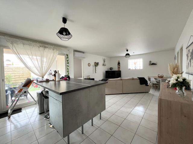 MAISON 3 CHAMBRES AVEC TERRASSE, JARDINET ET GARAGE