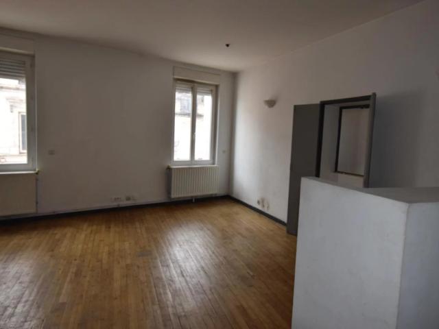 MAISON 3 CHAMBRES BUREAU GARAGE PROCHE COMMERCES
